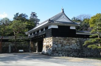 고치 성