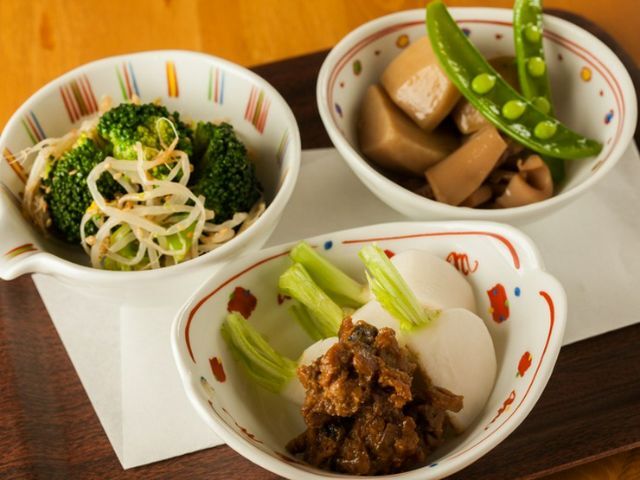 관광 후에 가볍게 마실 수 있는, 요리와 일본주가 맛있는 이자카야