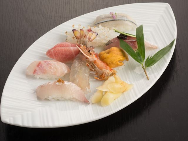 특별한 소금과 비밀의 간장으로 맛을 낸 겐카이나다의 혜택을 만끽하세요