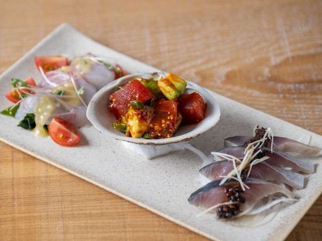 和食ベースの個性豊かな料理と自然派ワインを楽しむ