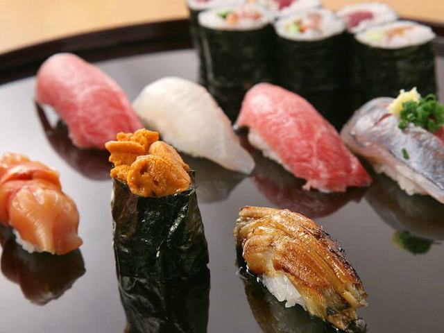 2. Ikina Sushi Hyakumangoku