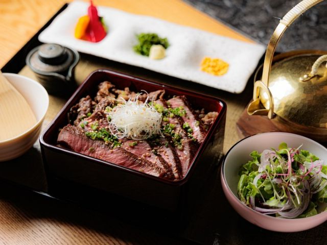 신사이바시스지 상점가 주변에 있는, 와규를 맛볼 수 있는 가게
