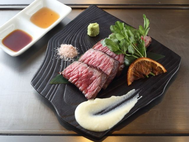 신사이바시스지 상점가 주변에 있는, 와규를 맛볼 수 있는 가게