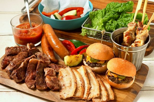 도심 한복판에서! 항구의 분위기를 느낄 수 있는 옥상 비어가든 「모어즈 BBQ 비어가든」|요코하마 모어즈 옥상