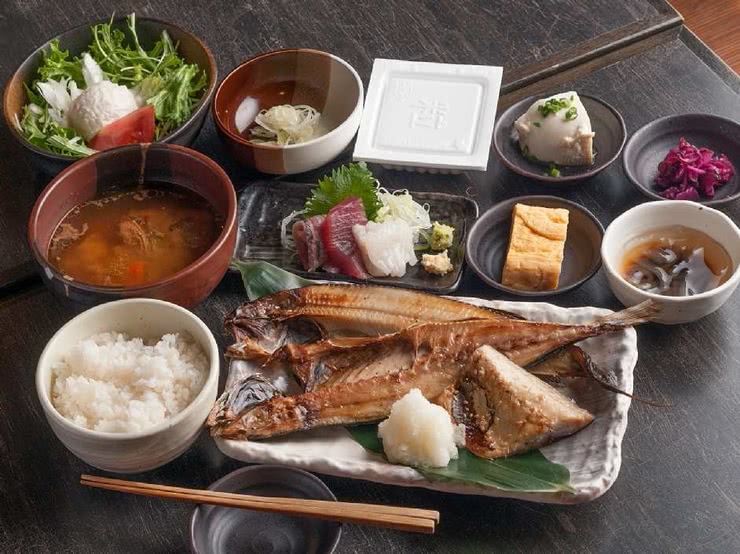4. Asakusa Shokutsugai no Himonoya (Japanese Cuisine)