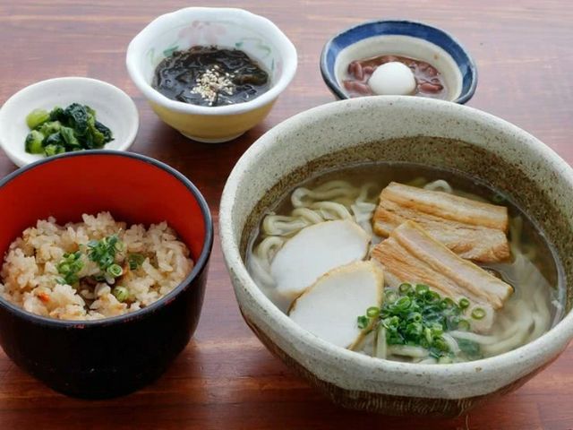 Island songs and local cuisine Tobarama (마키시)