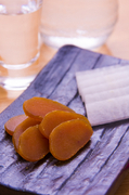 스시큐_일본 3대 진미의 하나로 치는 「수제 카라스미(숭어·방어·삼치 등의 알집을 소금에 절여 말린 식품)」