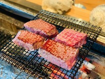로바타노사토 난바_육즙이 터지는 고기의 맛을 느낄 수 있는 '일본산 쇠고기 등심 숯불구이'