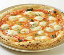 RISTORANTE ＆BAR ITALIANA　Mia Angela 다이마루삿포로점_나폴리가 인정한 정통 피자 '마르게리타 DOC'