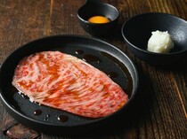 FIFTY-FIVE TOKYO 에비스점_가게의 간판 메뉴. 녹아내리는 듯한 고기의 맛을 만끽! '실크 등심 3초 구이' 한 장