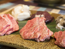 규동갓센 브랜드 소, 아구(오키나와 흑돼지) 한 마리 요리 전문점_새로운 맛에 눈 뜨게 되는 「소고기와 돼지의 맛 비교」