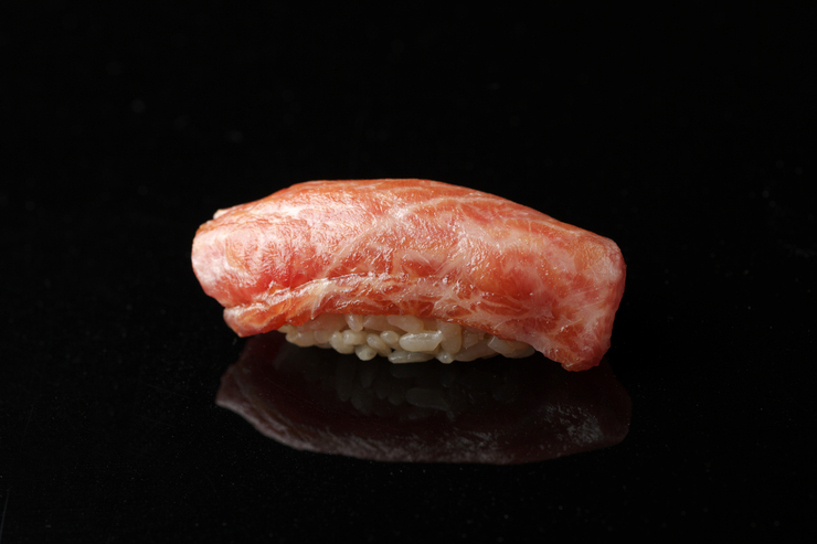 니시아자부 스시 신_농후함과 깔끔한 뒷맛 '기슈카츠우라(紀州勝浦)산 참다랑어