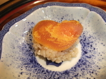 긴자 우치야마_천연산 일본산 숭어를 사용하여 직접 만든 「카라스미 찜밥」