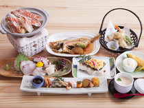 오쇼쿠지도코로 카니타이리쿠_생선조림이나 구운 생선 등 추천요리가 갖춰진 『아라나미 카이세키』
