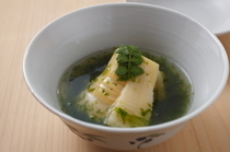 아지 후쿠시마_아침에 받는 죽순으로 만드는 「죽순의 파래 안카케(갈분으로 만든 양념장을 얹은 요리)」