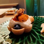 쥬크세이즈시 고시로우_제철 과일과 성게가 만들어내는 스시 고시로우 명물 '모나카'