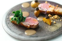 Wattle Tokyo_상질의 빅토리아산 양고기을 요리사의 기술로 즐길 수 있는 '빅토리아산 새끼 양의 로스트'
