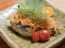 모리노켄쟈_'가츈(전갱이의 일종)' 난반즈케'외, 매일 다채롭게 바뀌는 요리도 풍부!