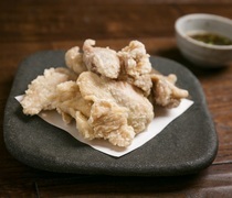 야키토리 미야가와 도요스점_미야가와 계약 농장의 일본산 닭을 사용한 "흰색 닭튀김"