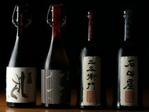 무슈미즈키_일본 전국에서 엄선한 상시 40종 이상의 사케 라인업