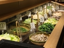 샤브샤브 스키야키 덴쿠 시나가와 코난구치점_신선한 야채를 마음껏 맛볼 수 있는 『야채 BAR』