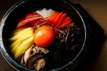 세츠겟카 다나카 사토루_국내산 유기농 채소와 엄선된 식재료를 사용한 '돌솥 비빔밥'