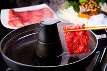 일본 요리 신게츠_두 가지 풍미를 현지산 채소와 더불어 맛보는 '오미규 소고기 샤브샤브'