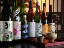 슈코 오사카 만푸쿠도_쌀의 감칠맛을 느낄 수 있는 준마이주를 고집한 40~50가지 정도의 ‘각종 일본주’