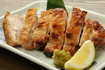 나마케노텟펜 시나가와_당일 도축한 다이센도리(돗토리 브랜드 닭고기)의 닭다리 소금구이
