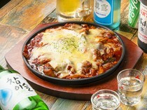 한국치킨 DAOL(다올)_살살 녹는 치즈의 일품 전골 '치즈쭈꾸미 삼겹살'