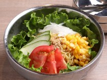 아사히카와징기스칸 다이코쿠야 기치조지점_홋카이도 특유의 명물요리도 만끽 '라멘 샐러드'
