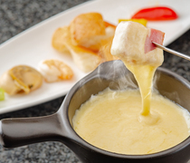 후시미 구리에_오리지널 블렌드의 소스의 감칠맛과 맛을 돋보이게 하는 '후시미 그리에 전통의 치즈 퐁듀'