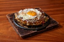 야미 -yummy-_전용 철판에서 구워내는 폭신한 식감의 '간사이풍 모던야키'