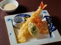 일본요리 "하나고요미"_엄선된 소금과 미소된장을 곁들여 먹는 '천연 새우 덴푸라'