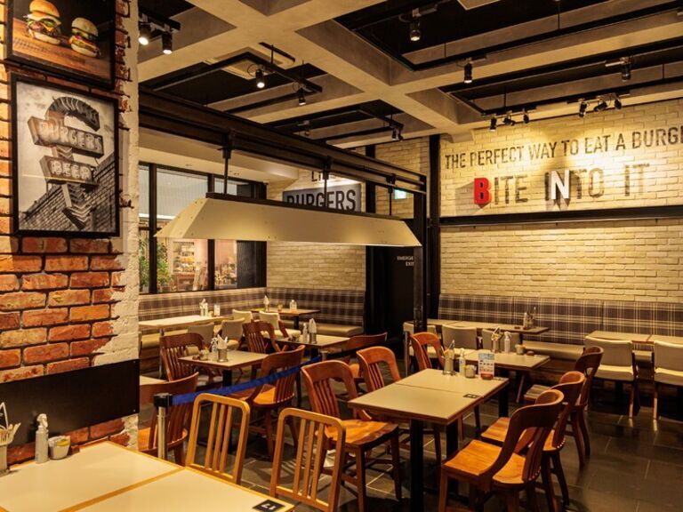 J.S. BURGERS CAFE라라포토 EXPOCITY점_내부 전경