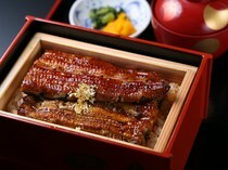후나추 아사쿠사하나카와도점_일본 국내산 장어를 정성껏 쪄서 비법 숙성 양념과 참숯으로 구워낸 '금 장어 덮밥'