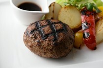 RRR 고베비프&와인 오테마치_추천 런치 '일본산 쇠고기 100% 햄버그 스테이크'