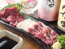 신사이바시 스시이자카야 오야지사이고노 니기리_고기의 질이 좋고 신선하고 맛있는 '사쿠라바사시(말고기 육회)'