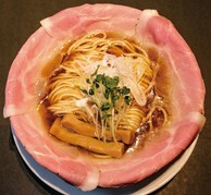 라멘 대전쟁 TOKYO_진한 닭고기의 깊은 맛! '도리세메 간장라멘 TOKYO 피스톨'