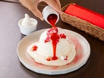 Cafe Rob 히로시마 미야지마구치점_점포 한정 오리지널 팬케이크 '눈꽃 딸기 팬케이크'
