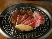 beef by KOH 히로오 본점_농후한 맛을 호화롭게 즐길 수 있는 ‘주옥같은 새우살과 푸아그라 스키야키~스킬렛 달걀 포함~’