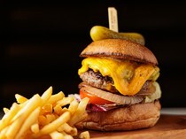 J.S. BURGERS CAFE 고베하버랜드umie점_일본의 맛을 살린 시그니처 버거 '프리미엄 J.S. 버거'