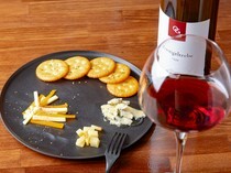 Bar OcciGabi Wine(바 오치가비 와인)_와인과 가장 잘 어울리는 3종류의 치즈를 즐길 수 있는 한 접시 '3종류의 치즈 모둠'