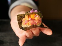 오쿠 스시토 구시아게_그야말로 ‘바다의 보물’. 도로타쿠&성게를 김밥으로 만끽 ‘바다 보물 김밥’