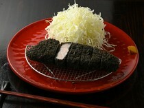 사쓰마야톤톤 하라주쿠_가고시마산 흑돼지×검은 빵가루로 완성시키는 걸작 돈가스 '구로톤'