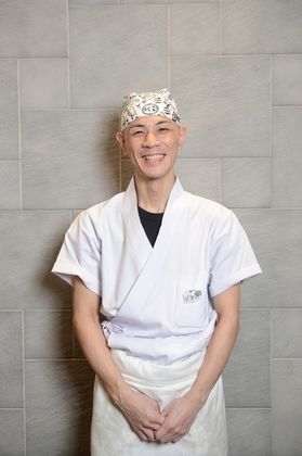 나니와 로바타 핫카쿠 다이나고야 빌딩점_아디치 도모히로