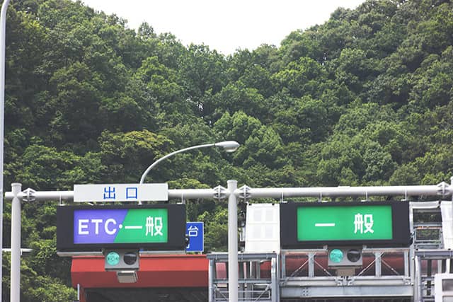 ETC and Regular gate (on the left)・Regular gate (on the right)